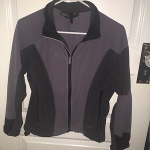 Like new mountain hardware jacket